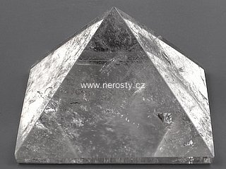 křišťál, pyramida