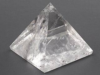 křišťál, pyramida